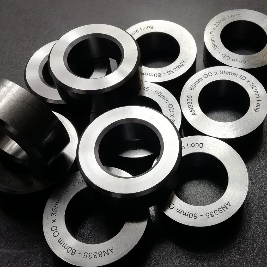 Pièces industrielles en aluminium gravées au laser fibré