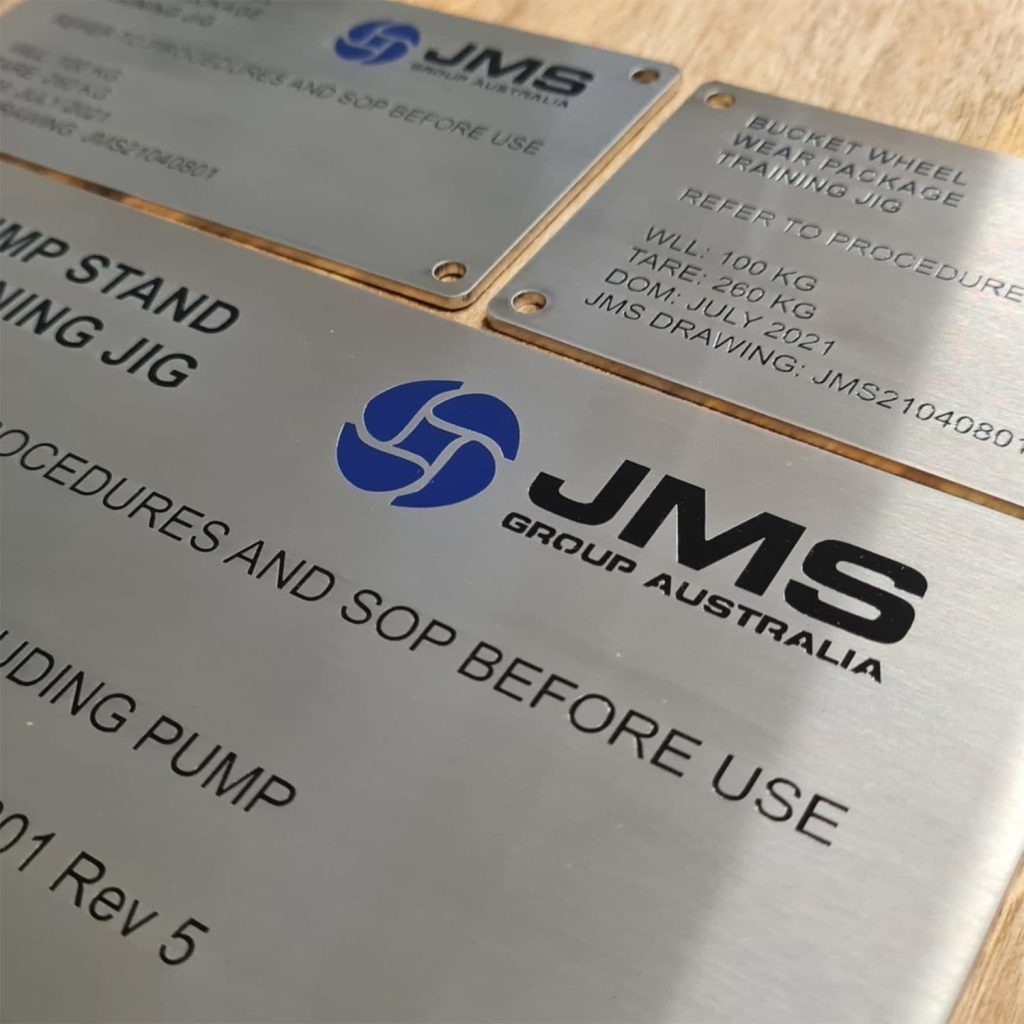 Impression UV sur plaques industrielles en aluminium