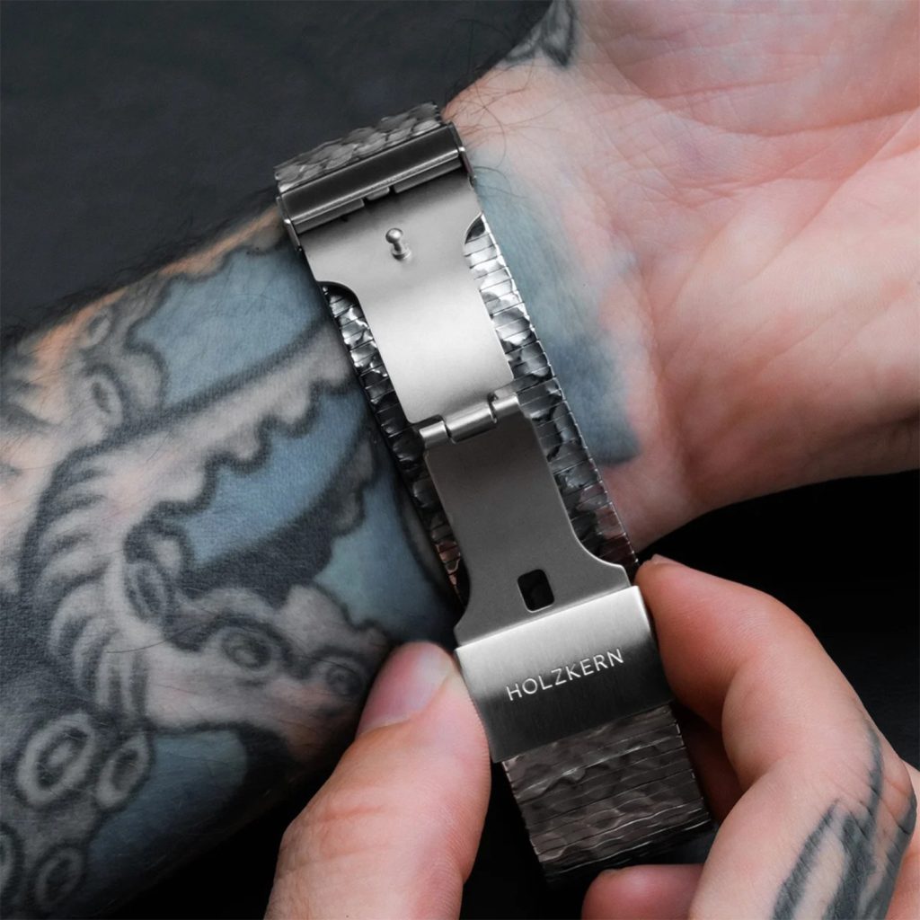 Attache de montre en argent marqué au laser fibré