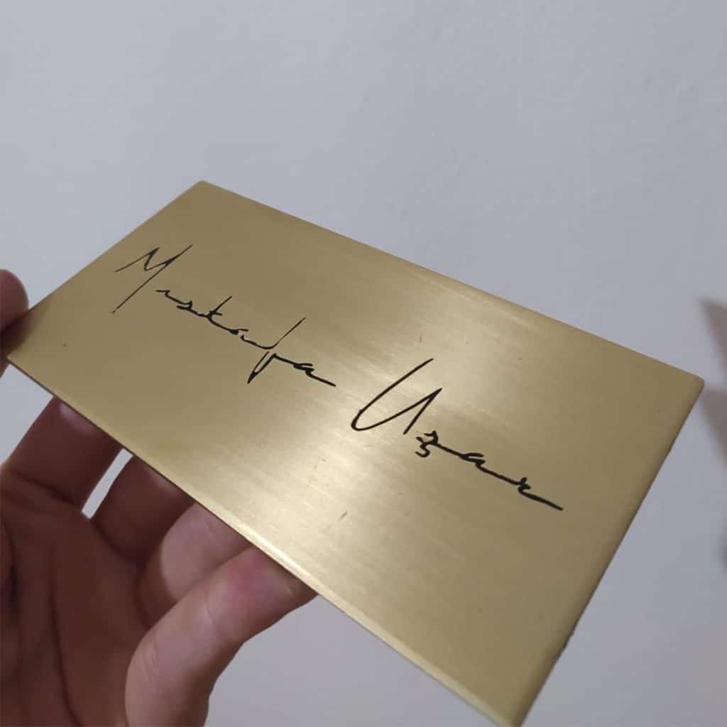 Plaque en laiton personnalisé avec un marquage au laser fibré