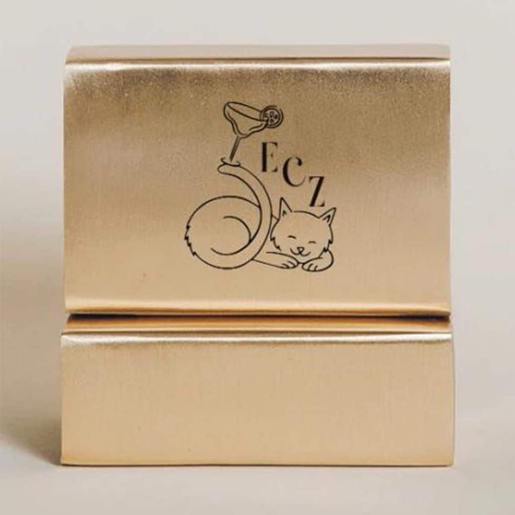 Décoration sur porte-cartes par marquage laser CO₂