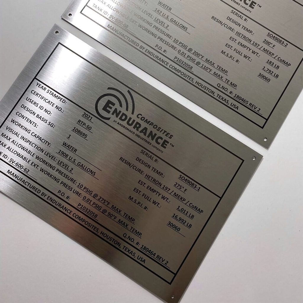 Marquage laser fibré d'une plaque en métal