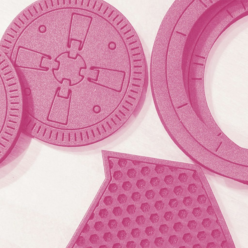 Marquage technique au laser UV sur inserts de protection en mouse polyuréthane