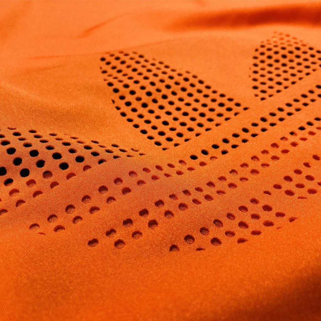 Découpe au laser CO₂ de tissu en nylon
