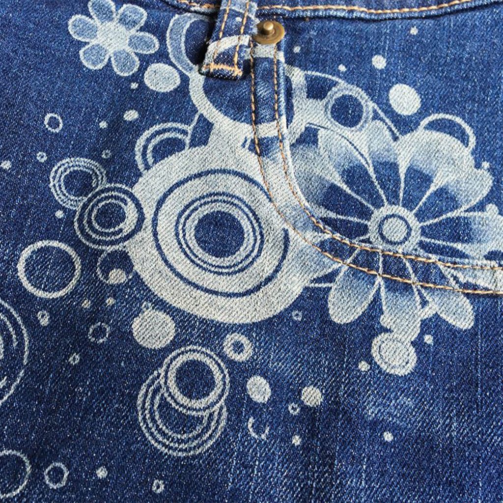 Dessin marqué au laser CO² sur jean