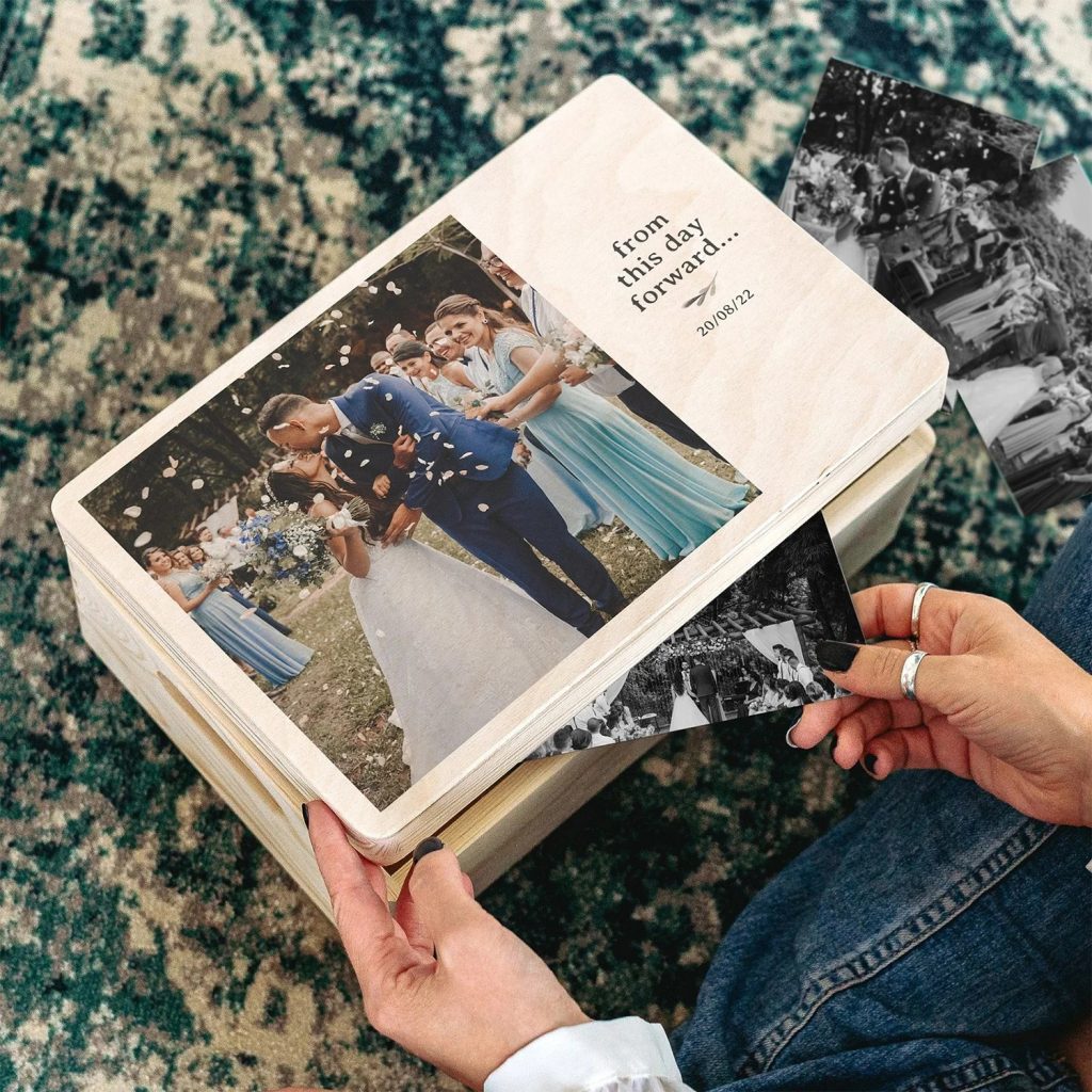 Personnalisation d’une boîte à photographies par impression UV