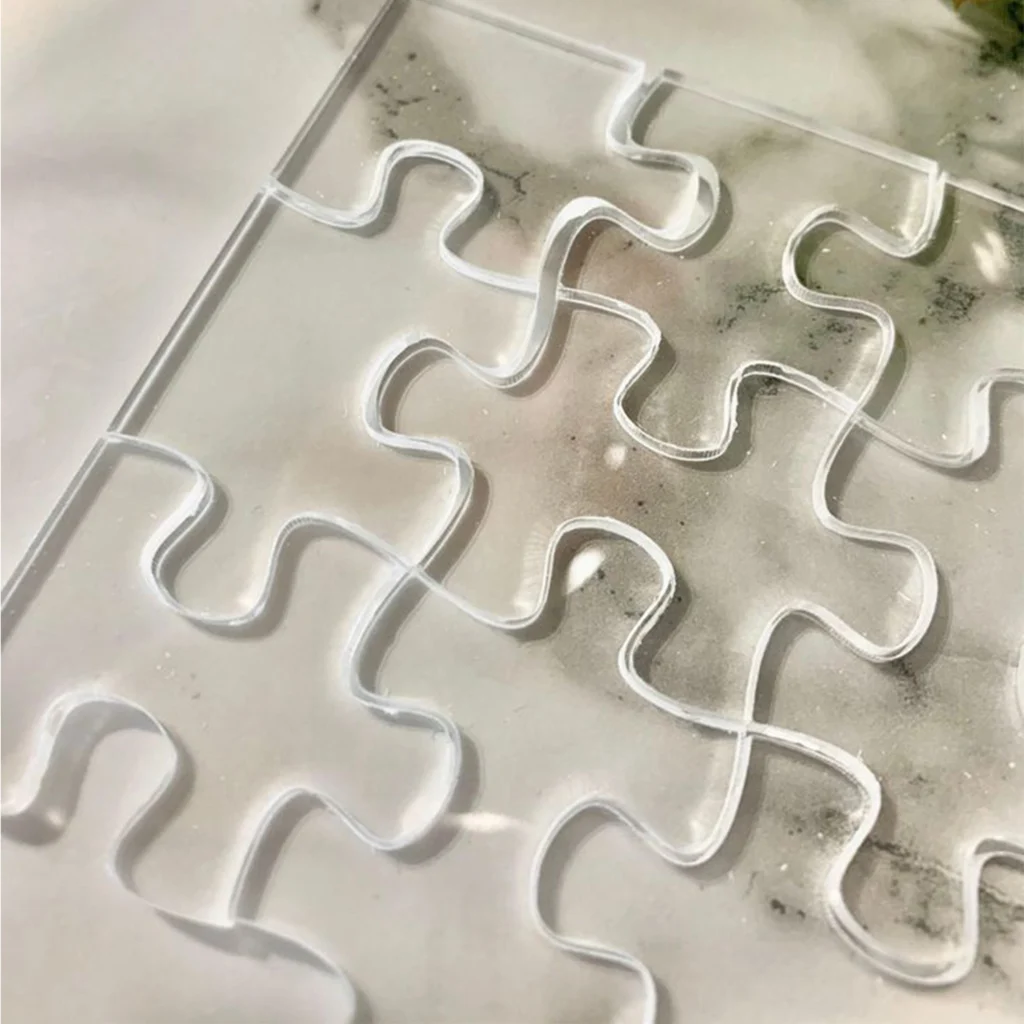 Découpe de puzzle en plexiglass