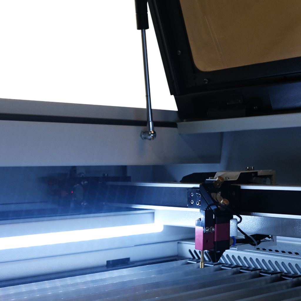 Interieur du laser de gravure co2 Mira