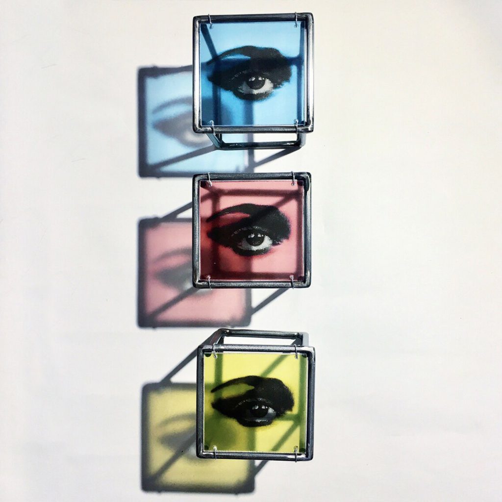 Impression UV sur sculpture contemporaine en fer et acrylique