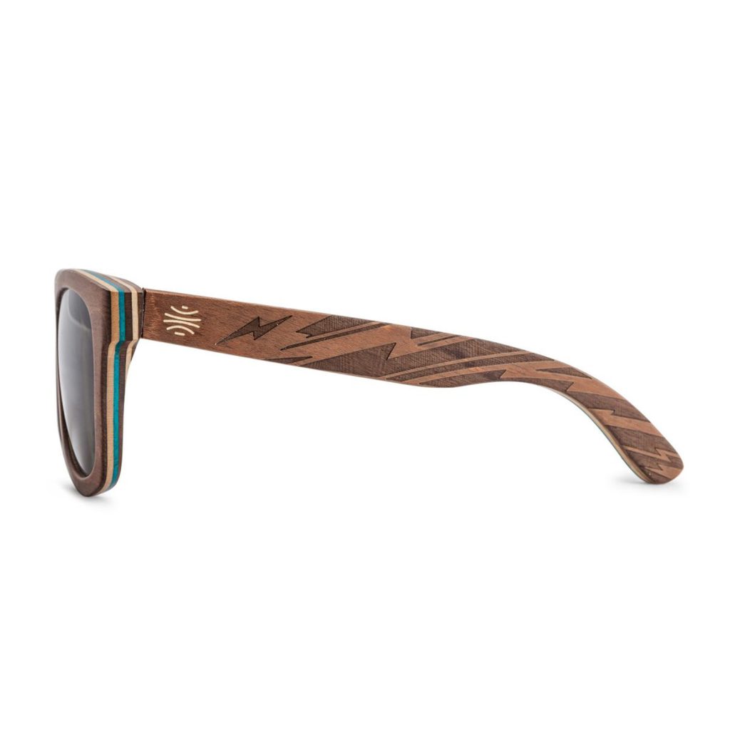 Gravure au laser CO₂ sur des branches de lunettes en bois