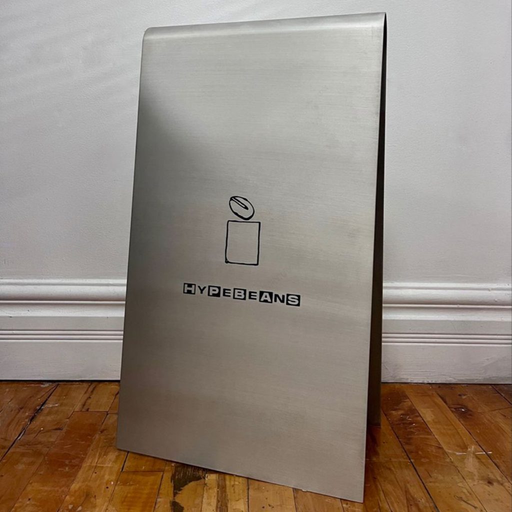 Chevalet en inox avec gravure laser technologie fibré