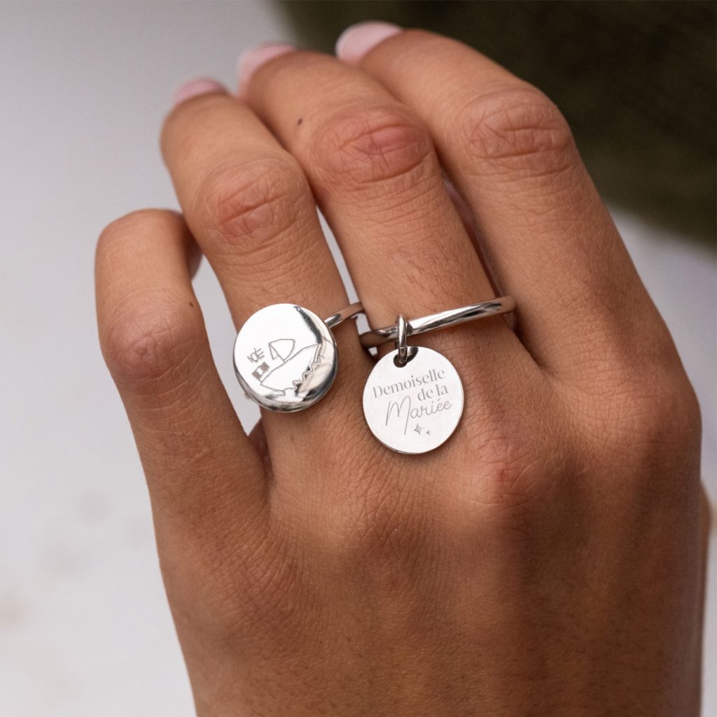 Médaillons de bague en inox personnalisés avec une gravure au laser fibré