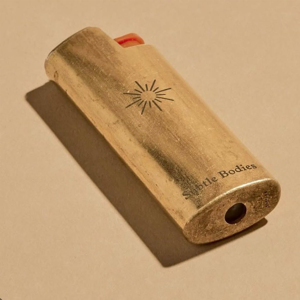 Gravure avec un laser fibre sur un briquet en laiton