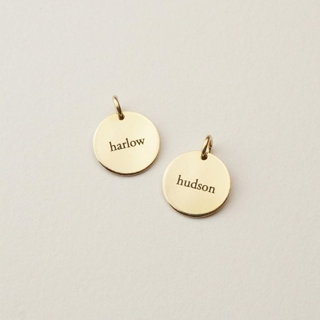 Personnalisation de pendentifs en laiton avec gravure laser CO₂