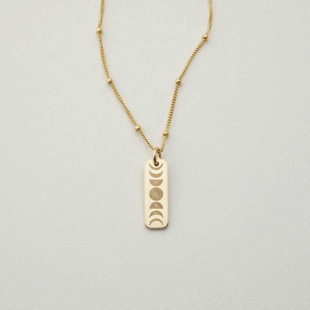 Pendentif en laiton avec gravure décorative faite au laser fibré