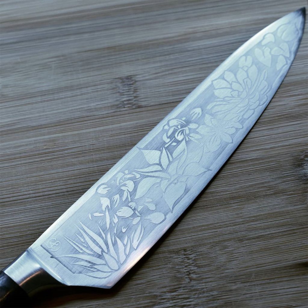 Marquage au laser fibré sur lame de couteau en argent
