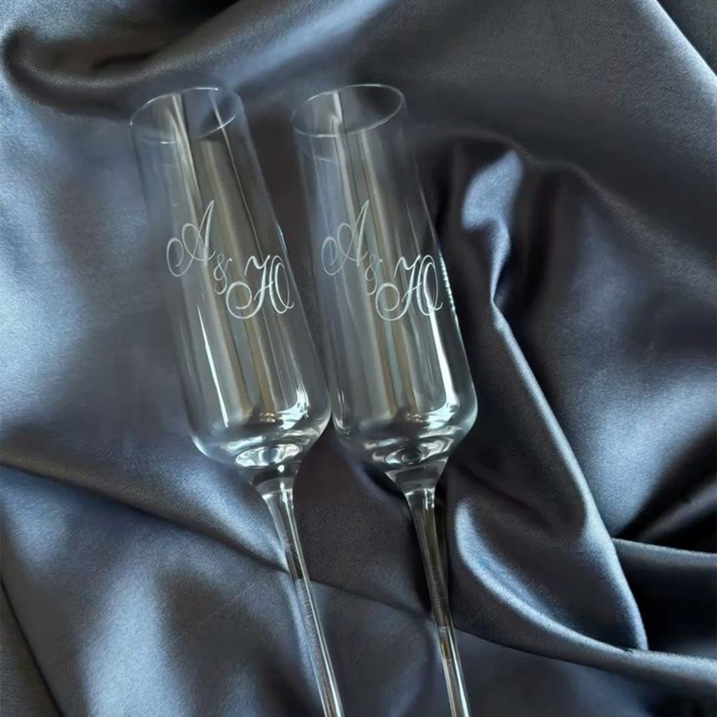 Flûtes de champagne gravées au laser UV