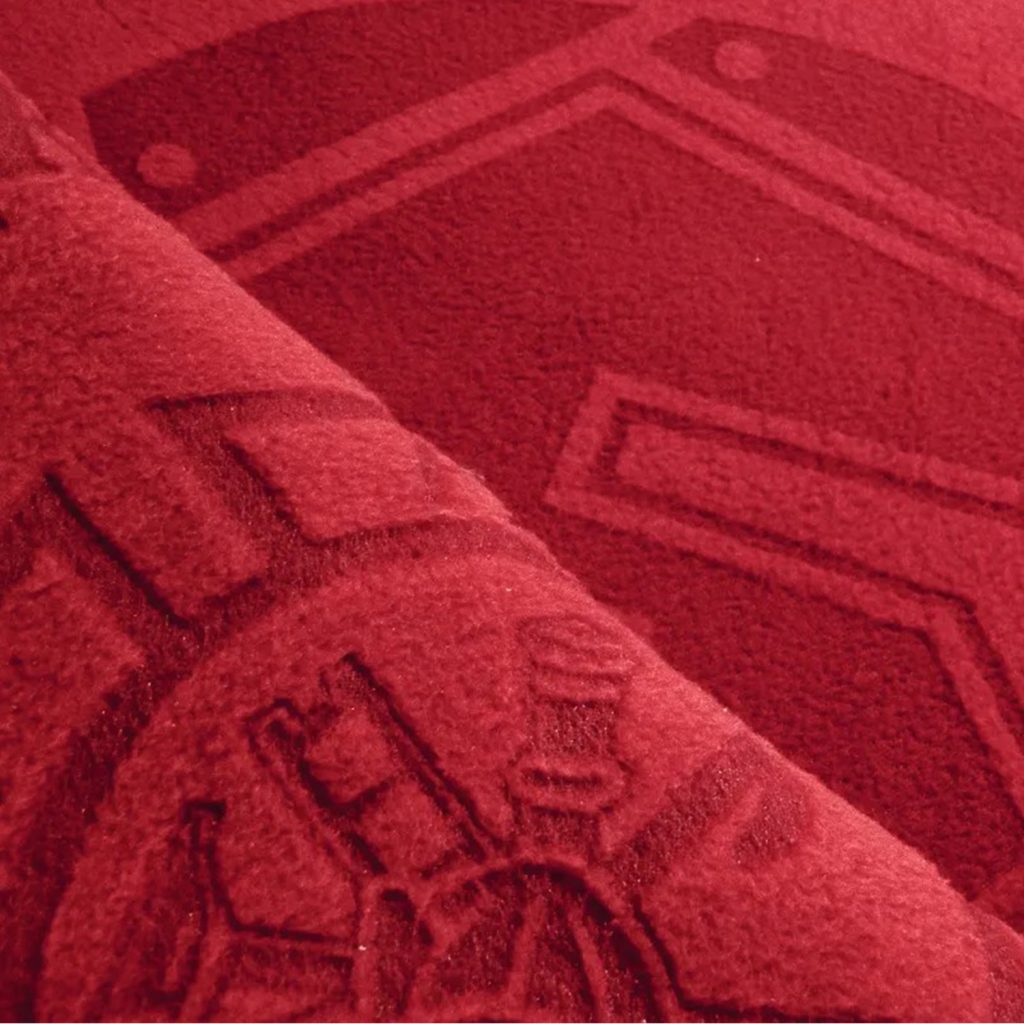 Gravure de motifs sur tissu en polaire au laser CO₂