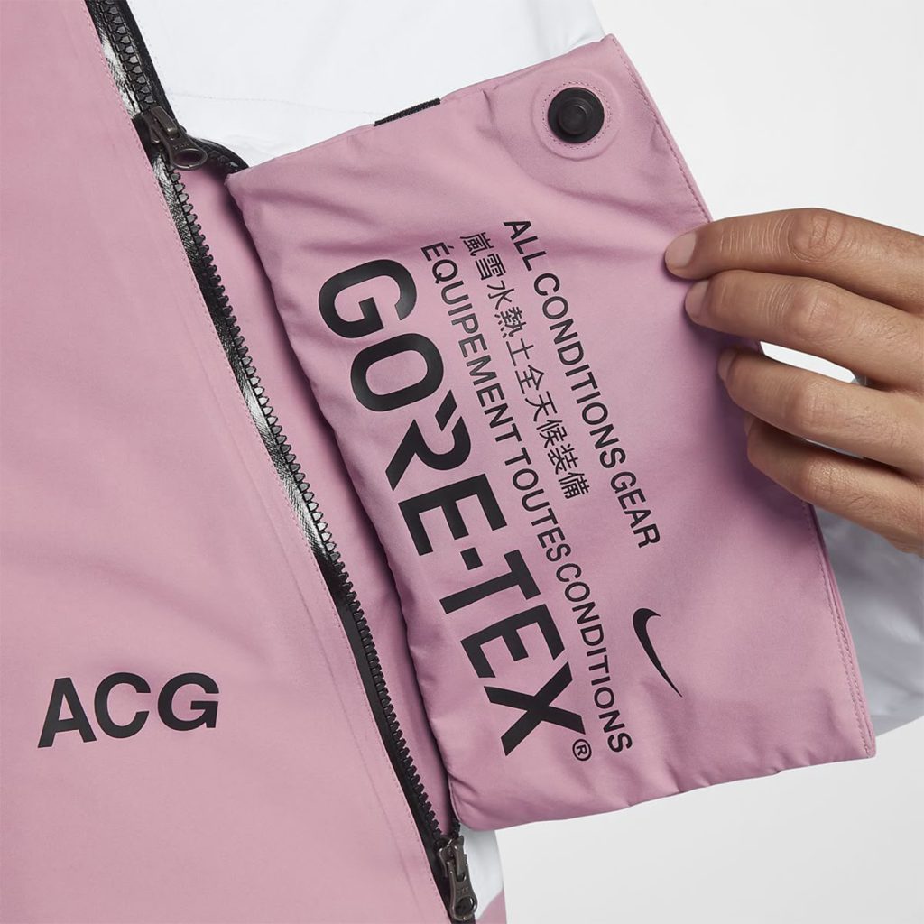 Intérieur de poche d'une veste en tissu goretex personnalisé par un marquage en tampographie