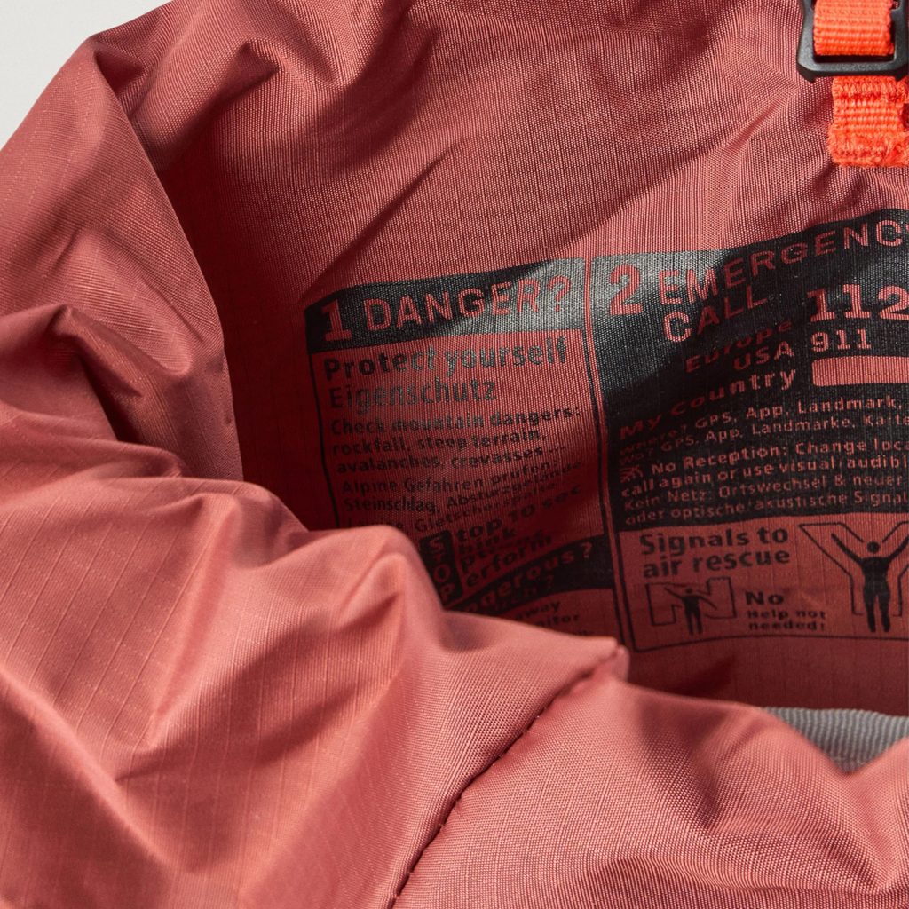 Tissu en polyamide avec marquage d'informations en tampographie