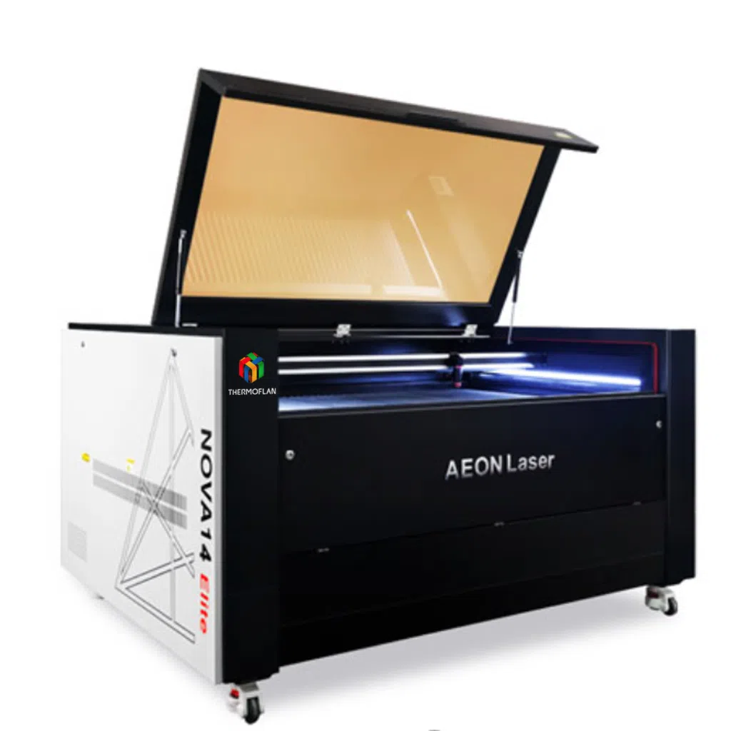 Machine laser CO₂ professionnelleouverte montrant la zone de travail et le couvercle relevé.